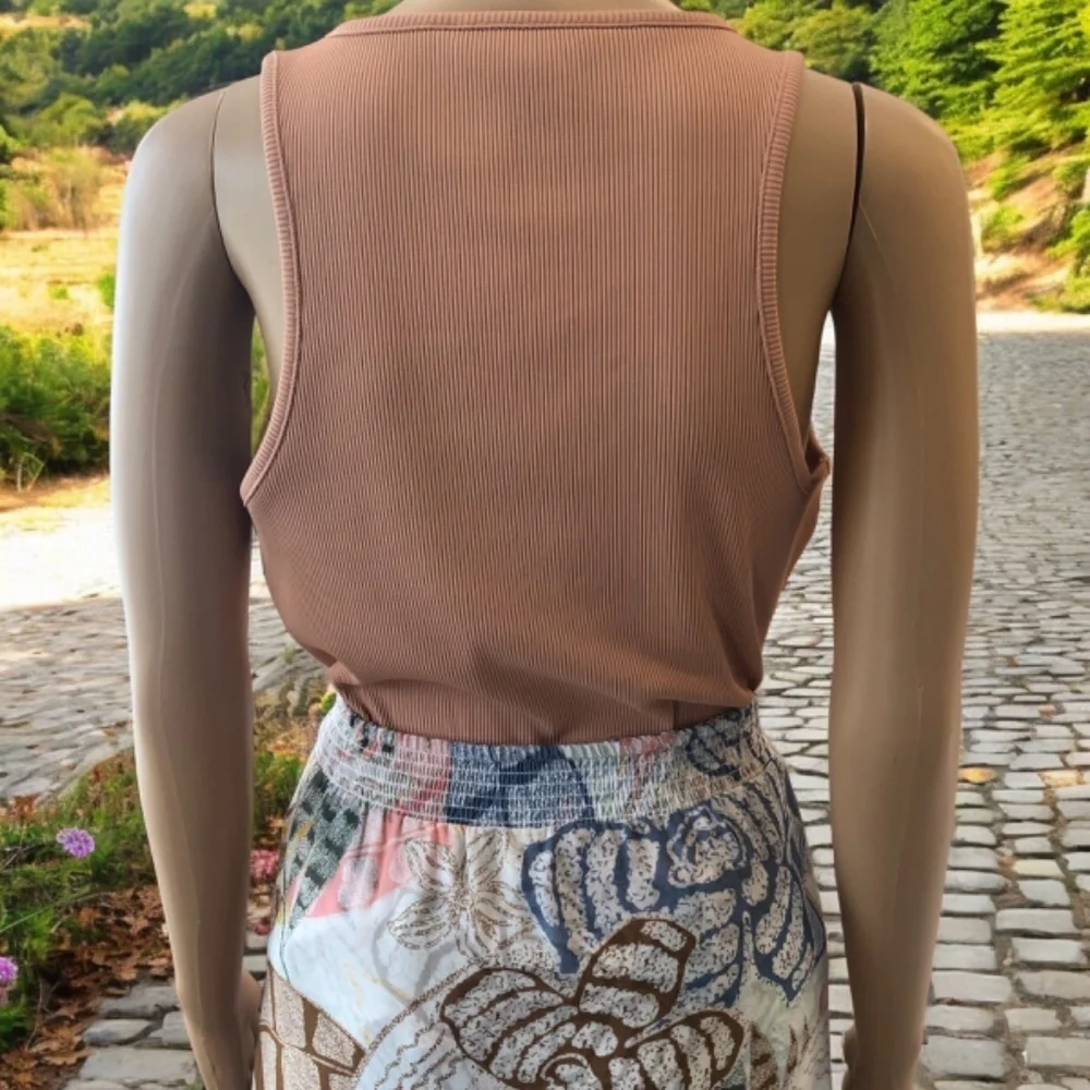 WHBM Forme Ribbed Stretch Tank - Picture 7 of 12